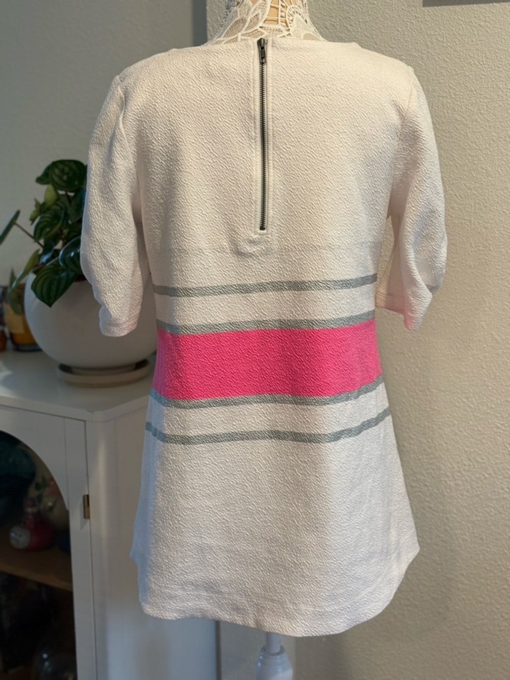 Deletta V-Neck White Mini Dress with Ruched Sleeves- size XL - Picture 2 of 9